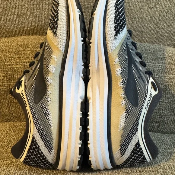 Brooks Revel Women’s Black and Gray Athletic Shoes Size 8 - Picture 6 of 9